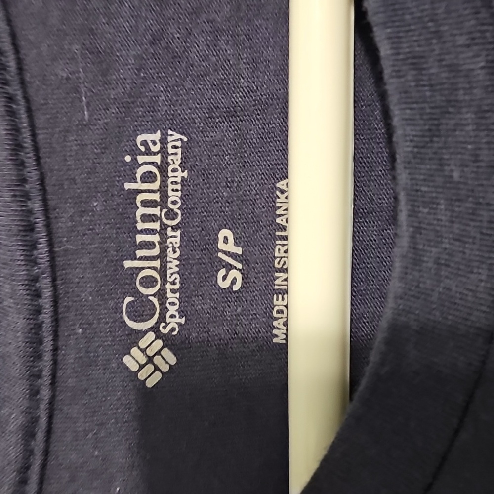 Columbia Navy Graphic T-Shirt. Size S. - Picture 2 of 3